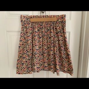 Skirt with floral pattern